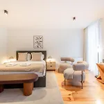 Διαμέρισμα Luxurious Retreat In By Lovelystay