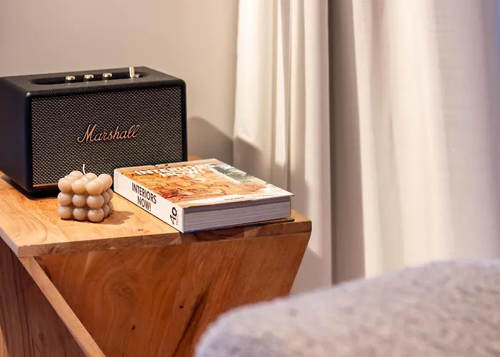 Apartman Luxurious Retreat In By Lovelystay