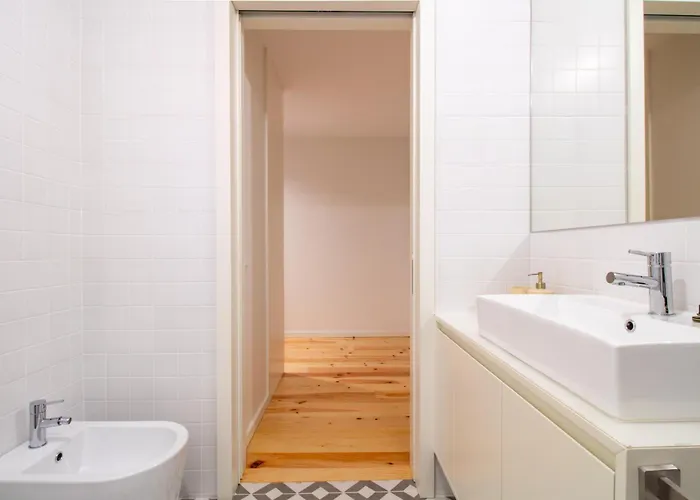 Apartman Luxurious Retreat In By Lovelystay