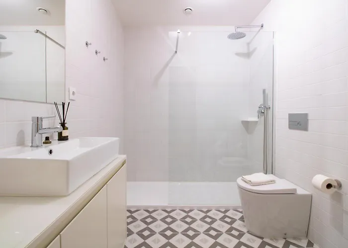 Luxurious Retreat In By Lovelystay Apartman