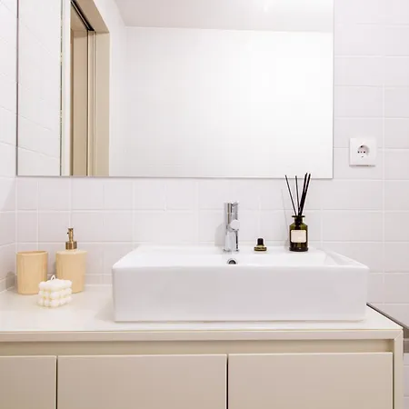 Luxurious Retreat In By Lovelystay Porto