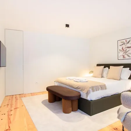 Appartement Luxurious Retreat In By Lovelystay *