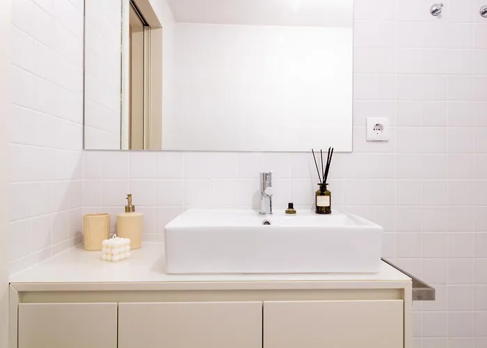 Luxurious Retreat In By Lovelystay Porto