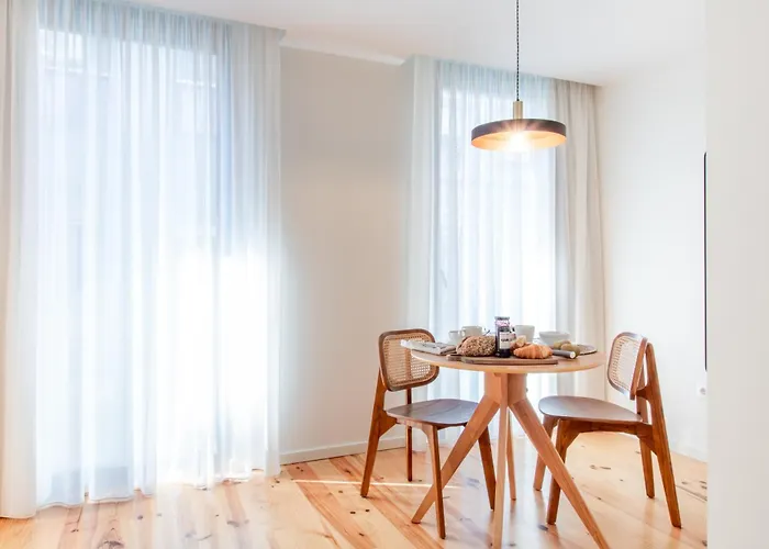 Luxurious Retreat In By Lovelystay Apartment *